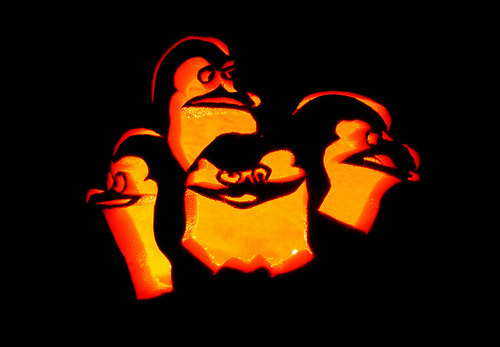 Pumpkin-carving-penguins-of-madagascar-16317891-500-347