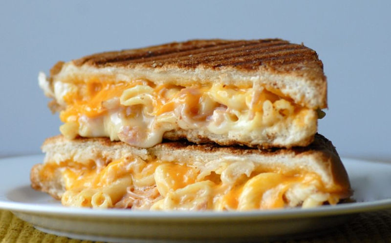 Grilled Macaroni and Cheese Sandwich