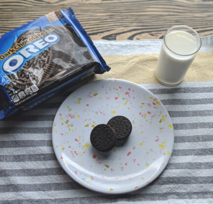 OREO Dark Chocolate Snacking Experience