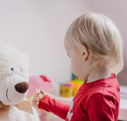 How to Decorate the Kids’ Room With Neon Colors