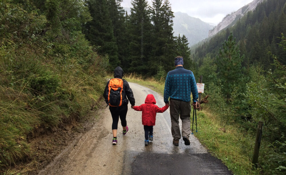 Planning a Hike: Spring Weekend in Nature With the Whole Family