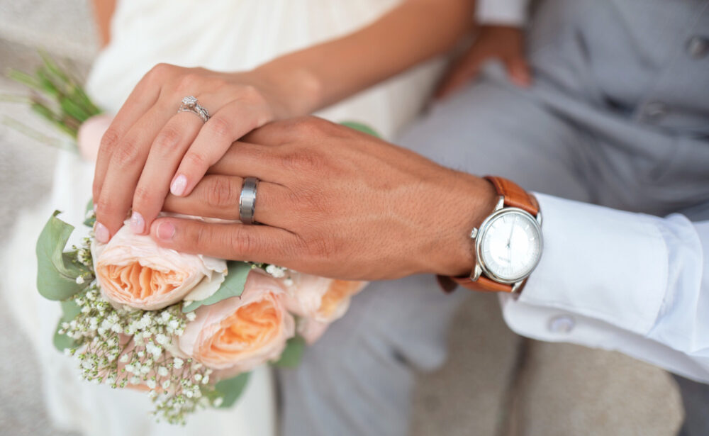 5 Helpful Tips to Choose Stunning Couple's Rings