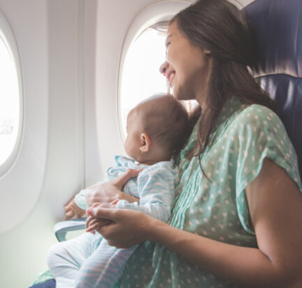 Let’s fly on vacation with a breastfed baby, consider all the nuances